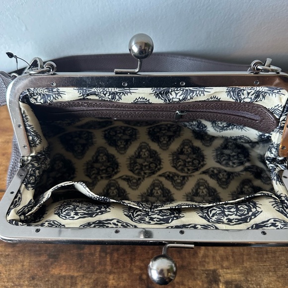 Ed Hardy Bag with Rhinestone Tiger, Skull & Bird Design Kiss Lock Purse NWT - Picture 8 of 8